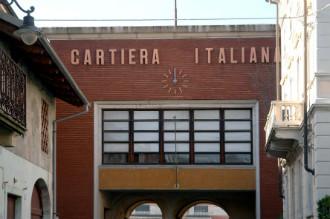 Crollano 15 metri di sponda sul canale, alla cartiera di Serravalle Sesia