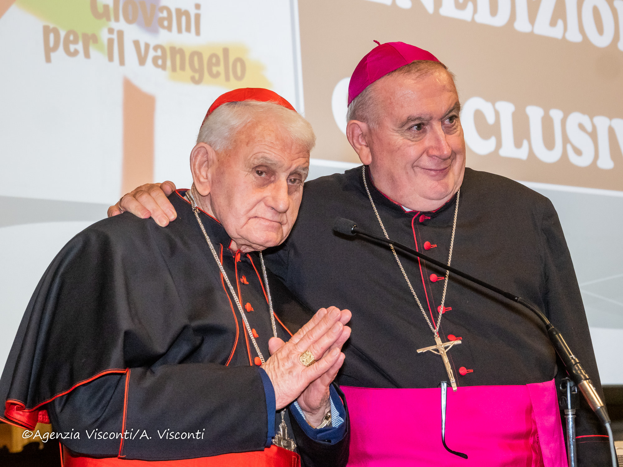 Veglia Missionaria a Intra con il card. Simoni: «Così sono sopravvissuto a 28 anni di carcere in Albania»