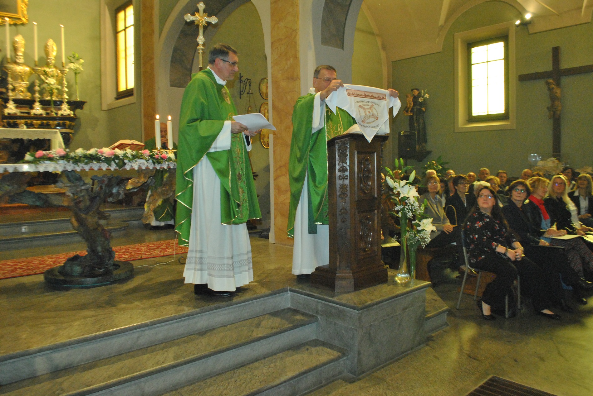 L’accoglienza di padre Armando, domenica, a Cureggio