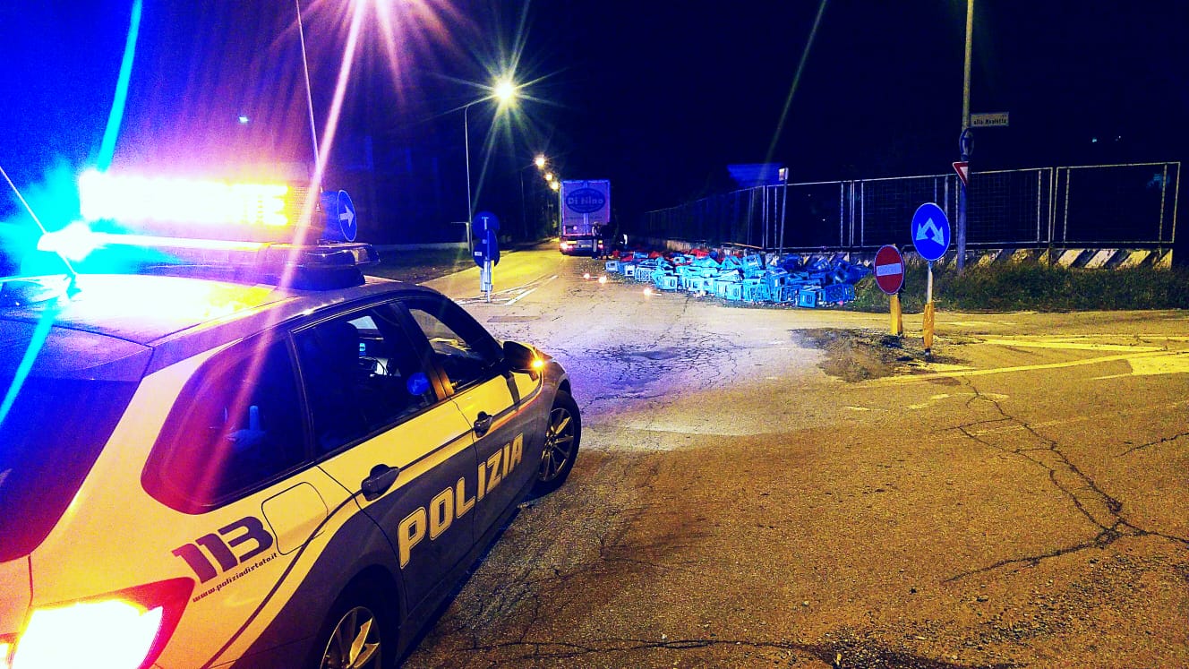 Camion perde carico, strada della Mauletta chiusa 4 ore