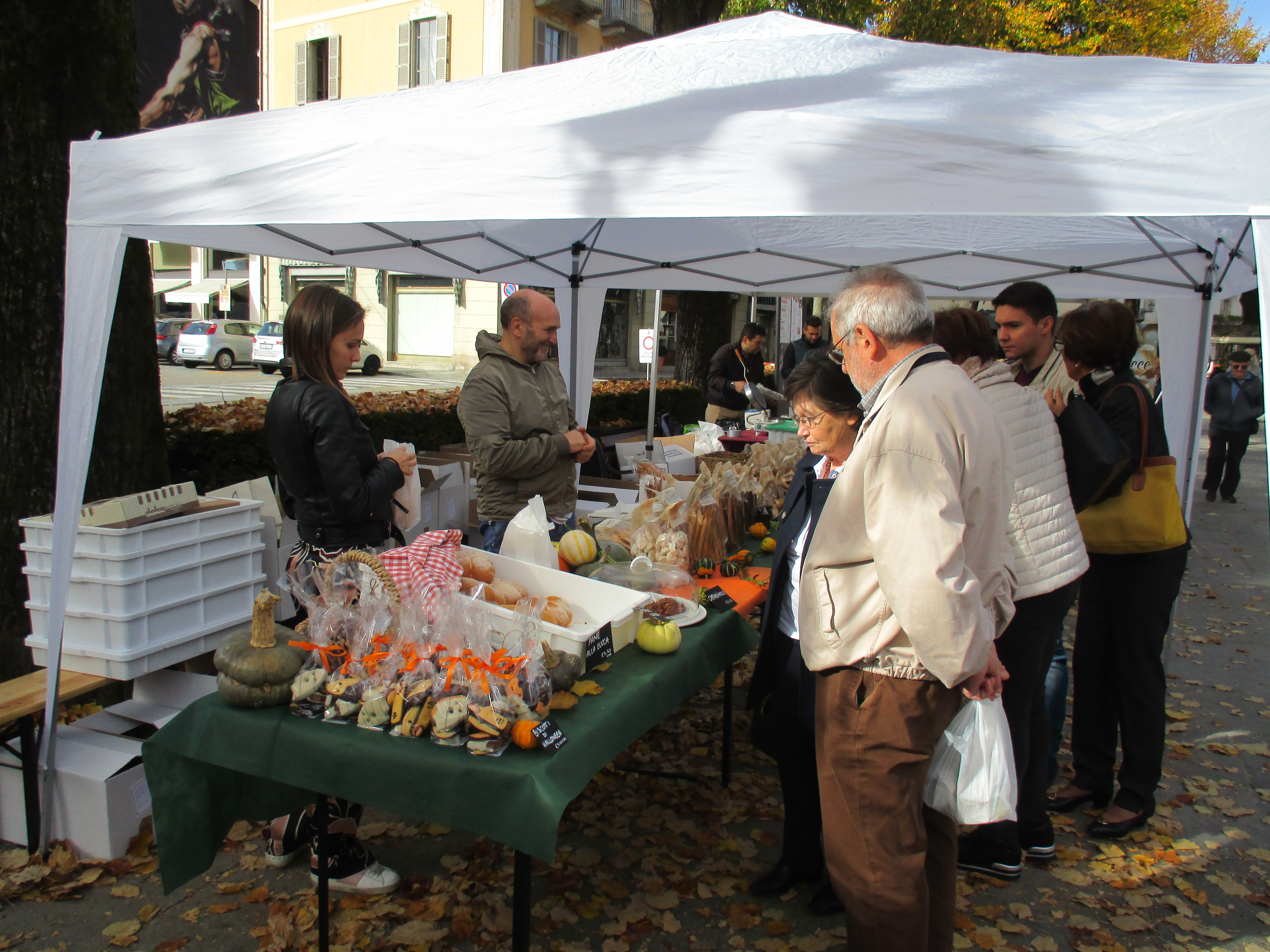 Varallo, la domenica si colora di arte, musica e… agricoltura