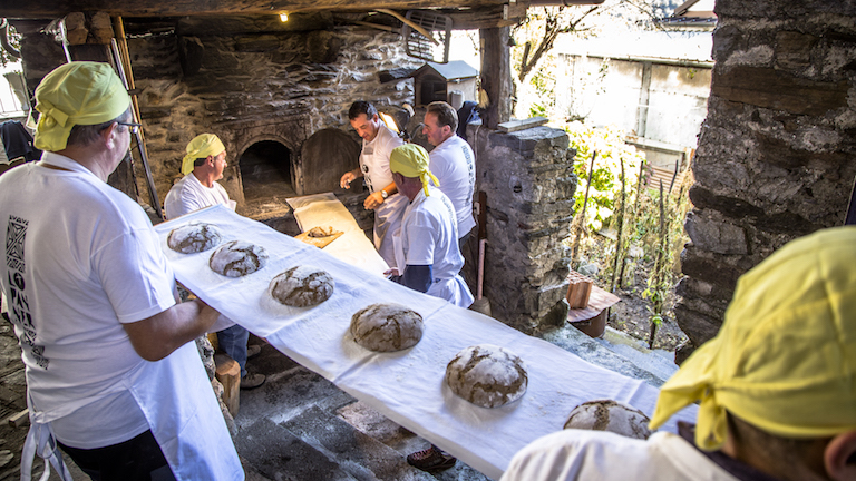 In Valle Antrona la festa del pane nero che unisce le Alpi