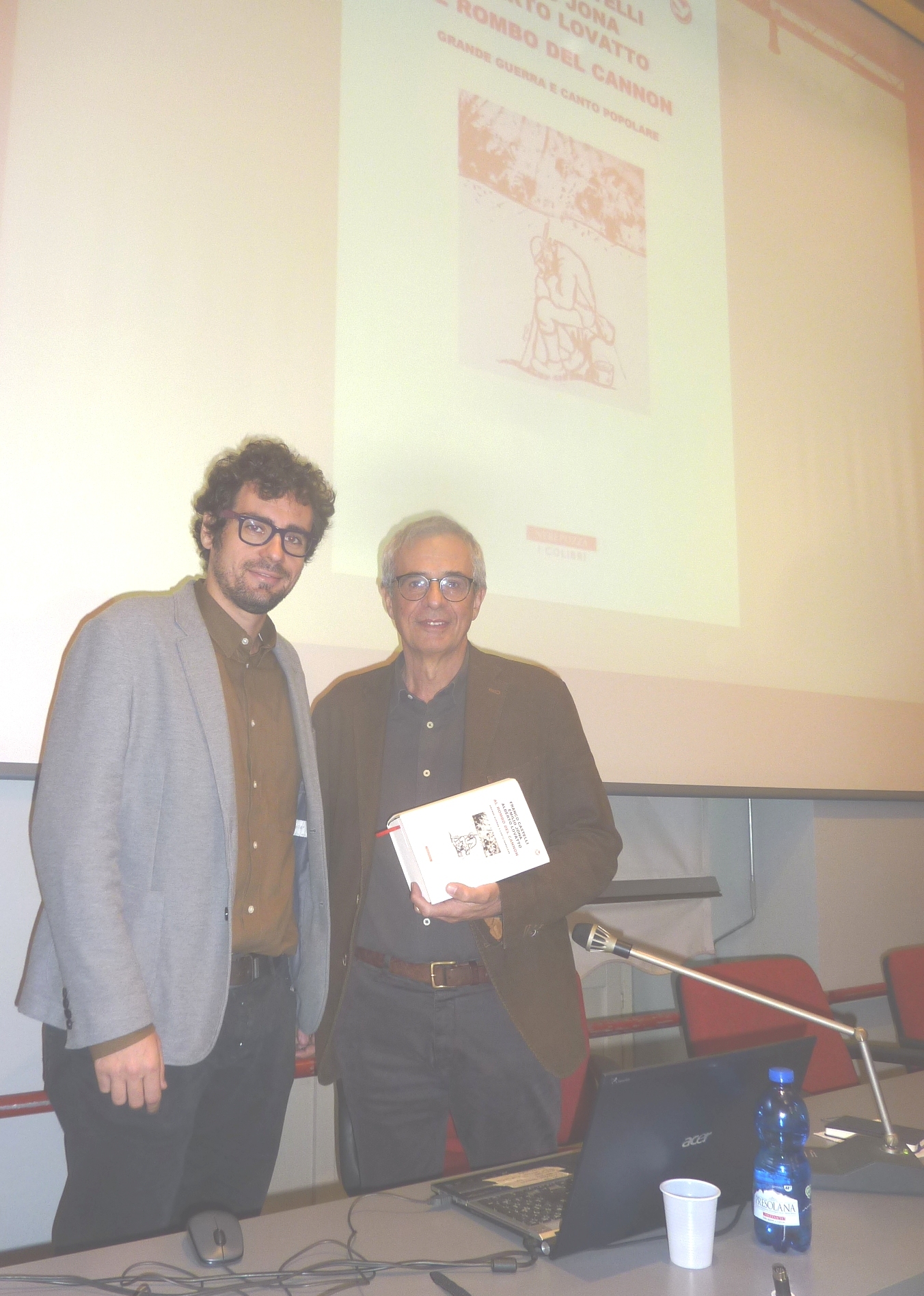 Varallo, presentazione del nuovo libro di Franco Castelli, Emilio Jona e Alberto Lovatto: “Al rombo del cannon. Grande guerra e canto popolare”