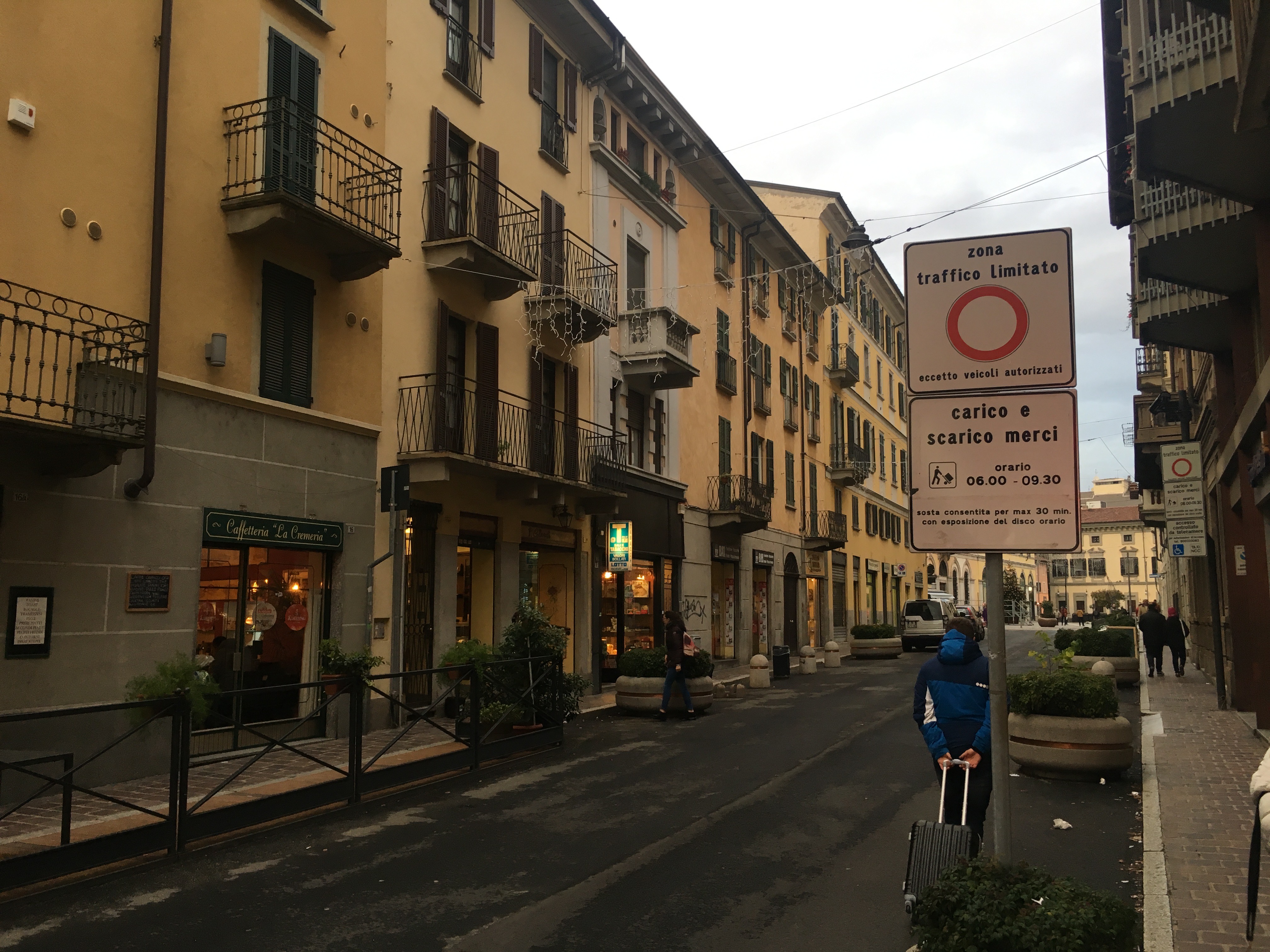Novara, accesso Ztl carico e scarico: aumenta di un’ora l’orario