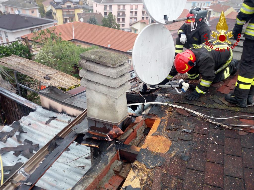 Incendio in un appartamento di via Magalotti a Novara