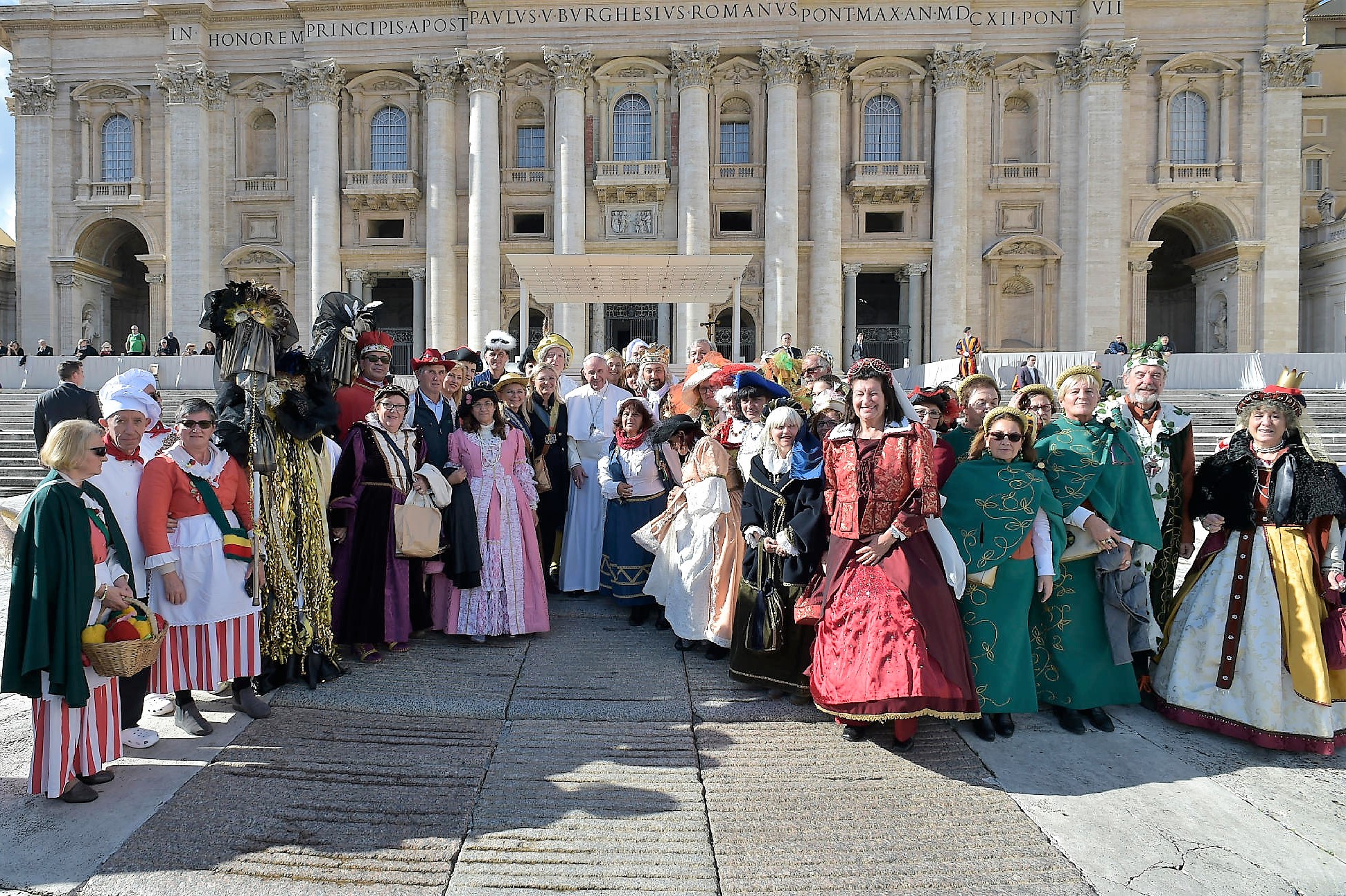 La corte di Re Biscottino ha incontrato Papa Francesco