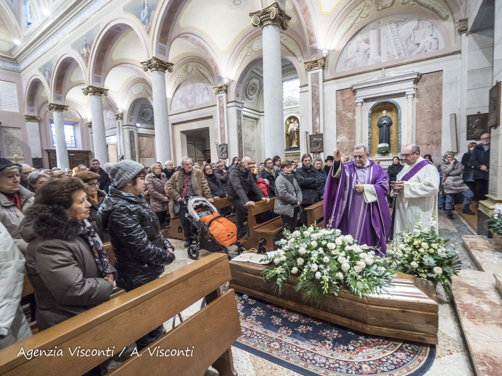 L’ultimo saluto a don Bolzoni: «La sua è stata una vita donata per l’educazione dei giovani»