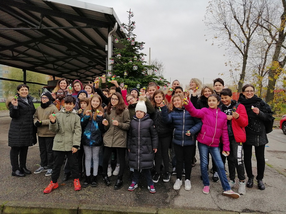 Natale: in piazza Donatello un albero alla bellezza delle diversità