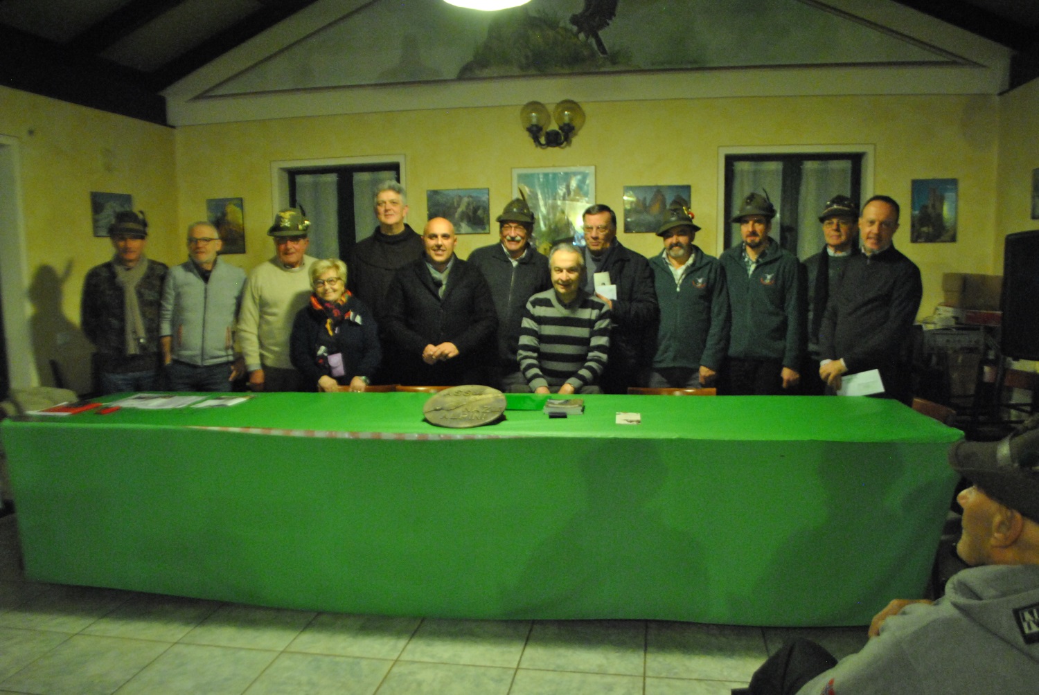 Borgomanero – Alpini: scambi augurali e consegna di contributi