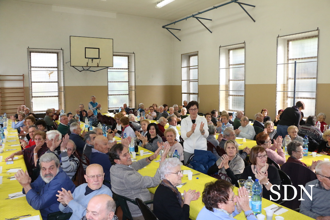 Il pranzo degli anziani Over 65 a Mergozzo (foto gallery)