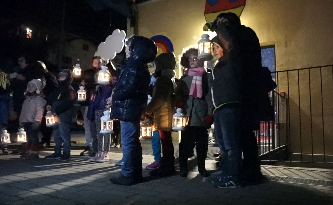 A Omegna la passeggiata a lume di fiaccola