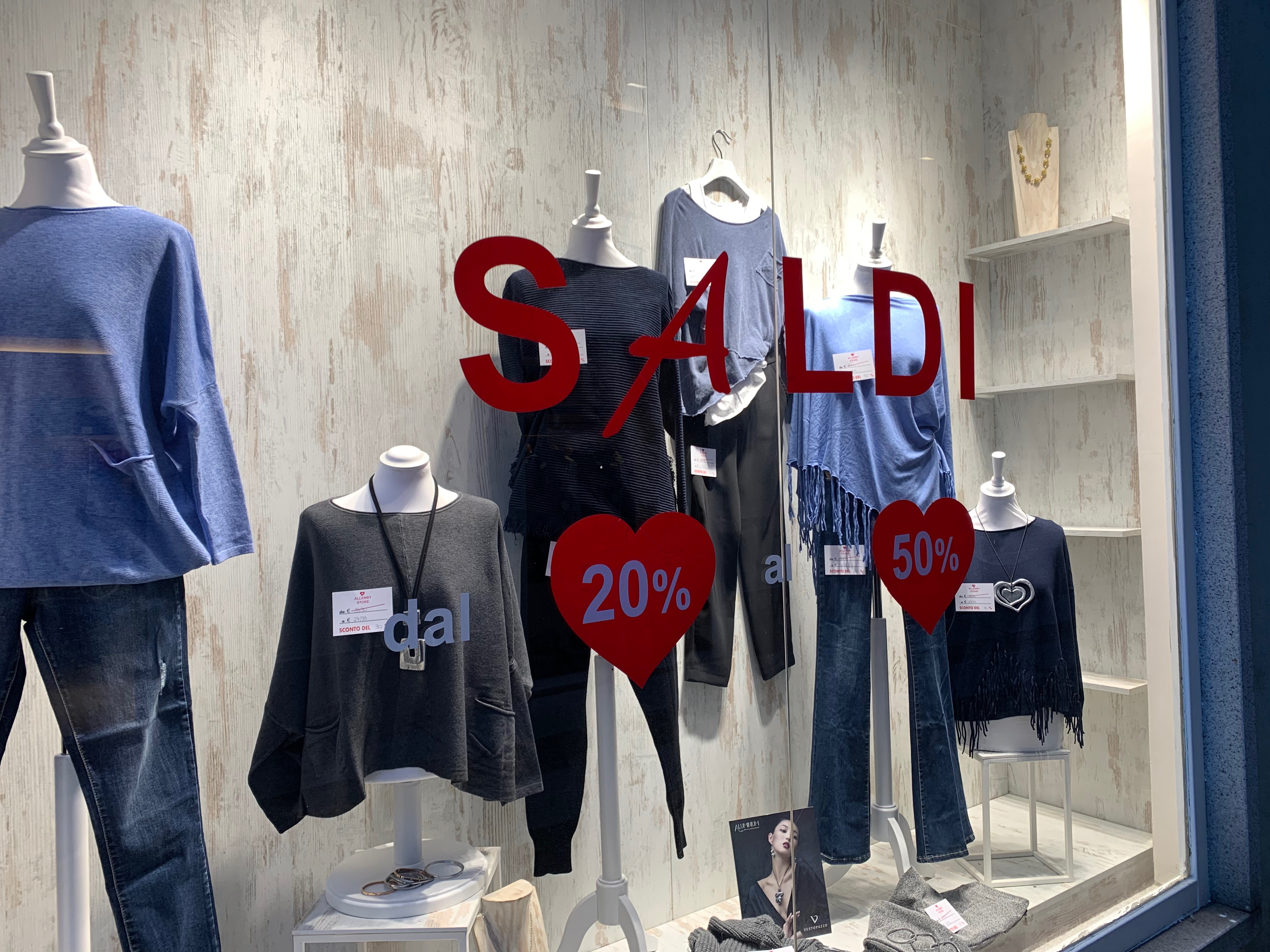 Novara, inizio saldi positivo in città ma il commercio arranca