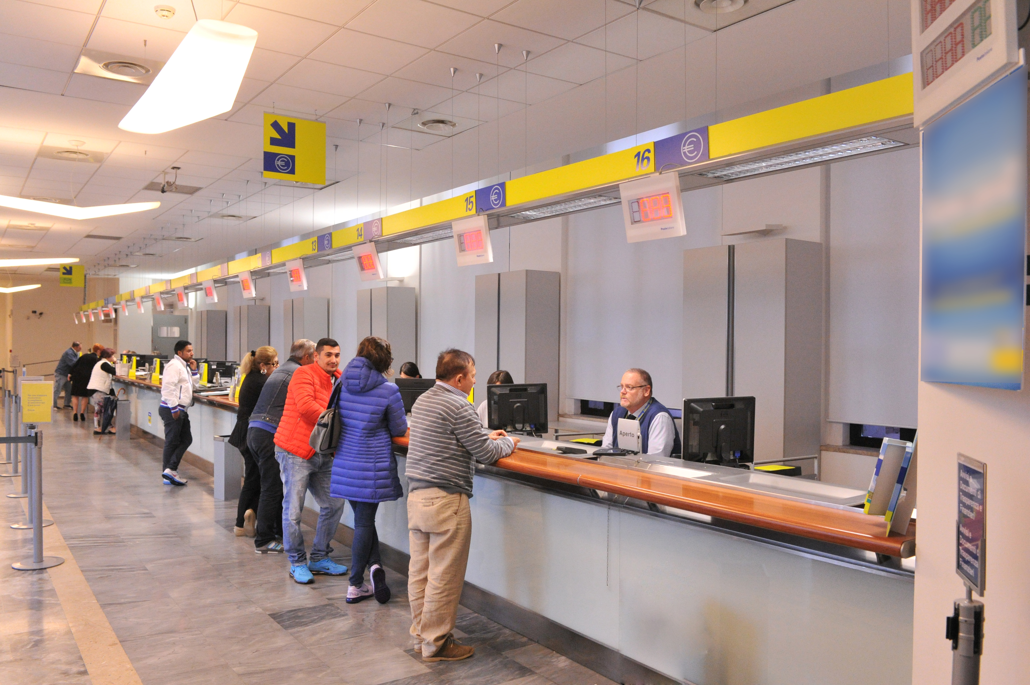 Poste, da oggi nuovi orari in 18 uffici del Novarese per ritiro pensioni