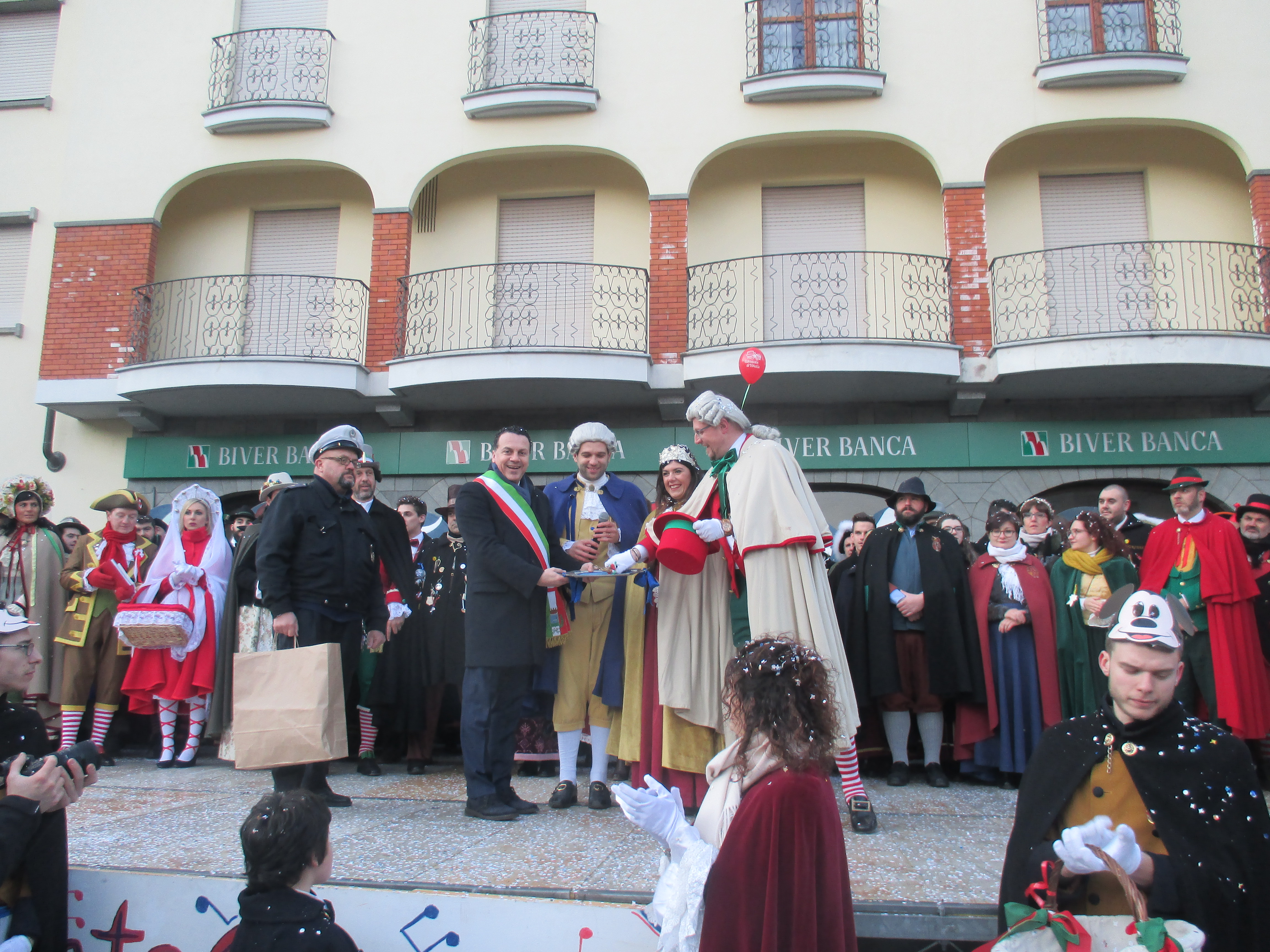 Varallo, grande successo per la Carnevalàa n’tla straa (galleria fotografica)