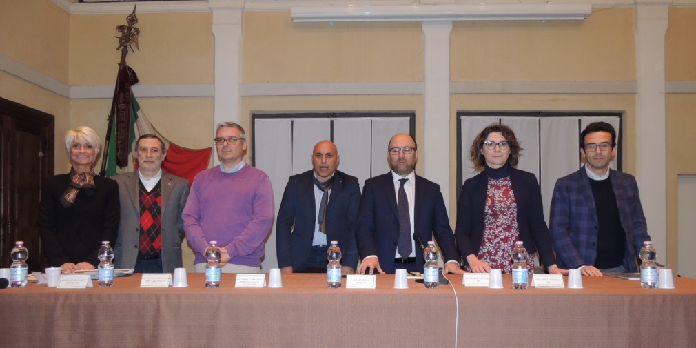Borgomanero – Le chiusure dei passaggi a livello e  le vibrazioni dei treni