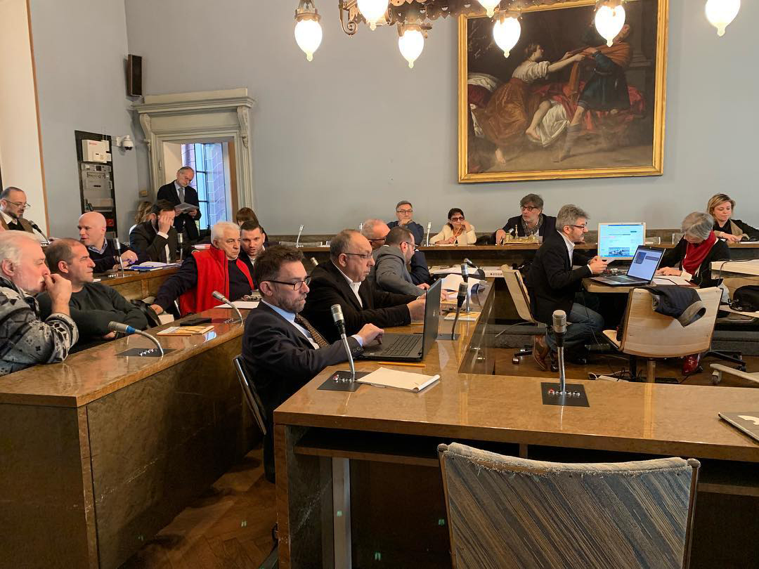 Novara, approvato un Bilancio di previsione «che guarda al sociale»: respinti gli emendamenti del Pd e M5S