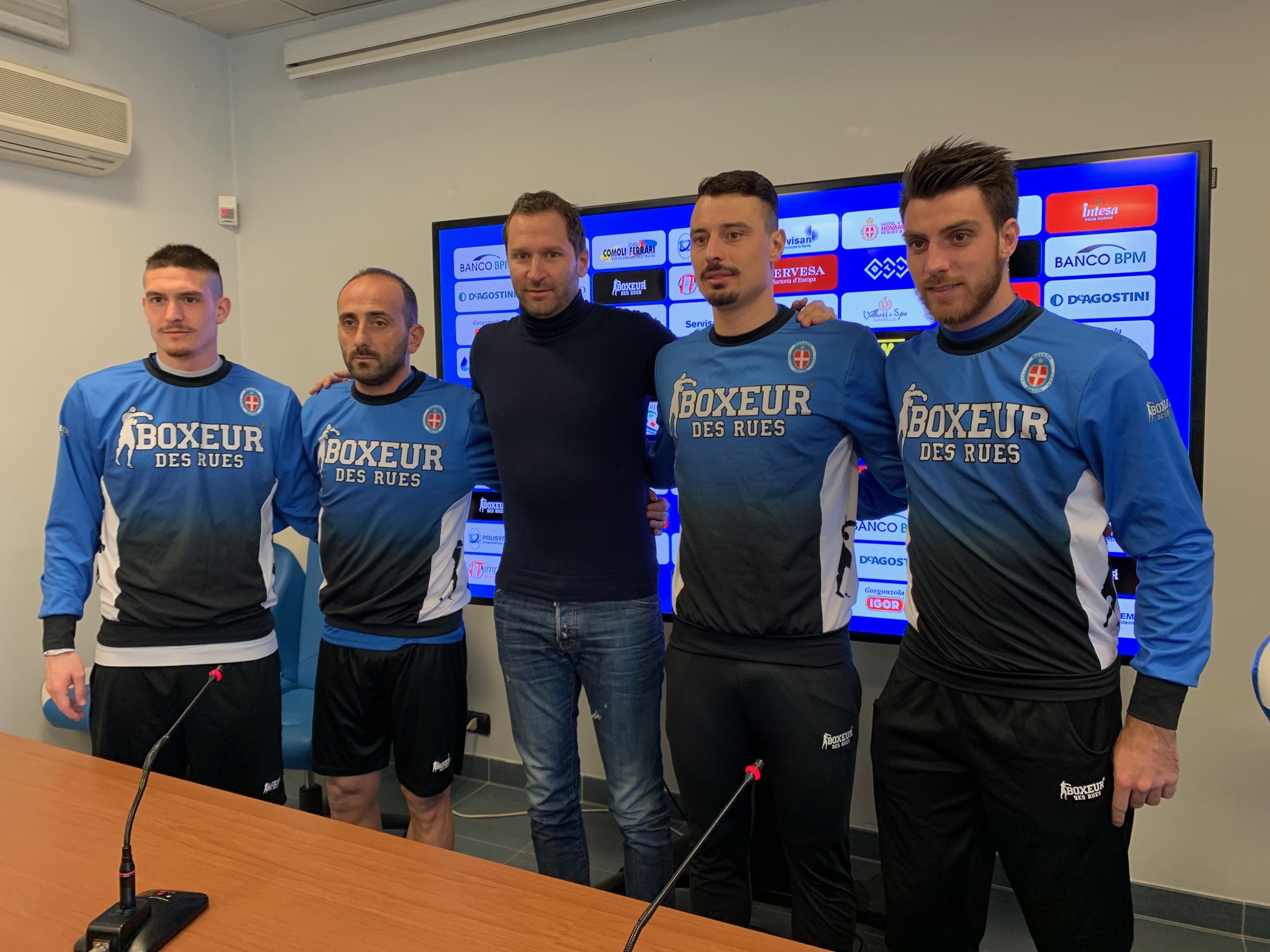 Novara calcio, presentati Perrulli, Bastoni, Rigione e Zappa: «Con la “cattiveria” giusta possiamo provare a vincerle tutte»