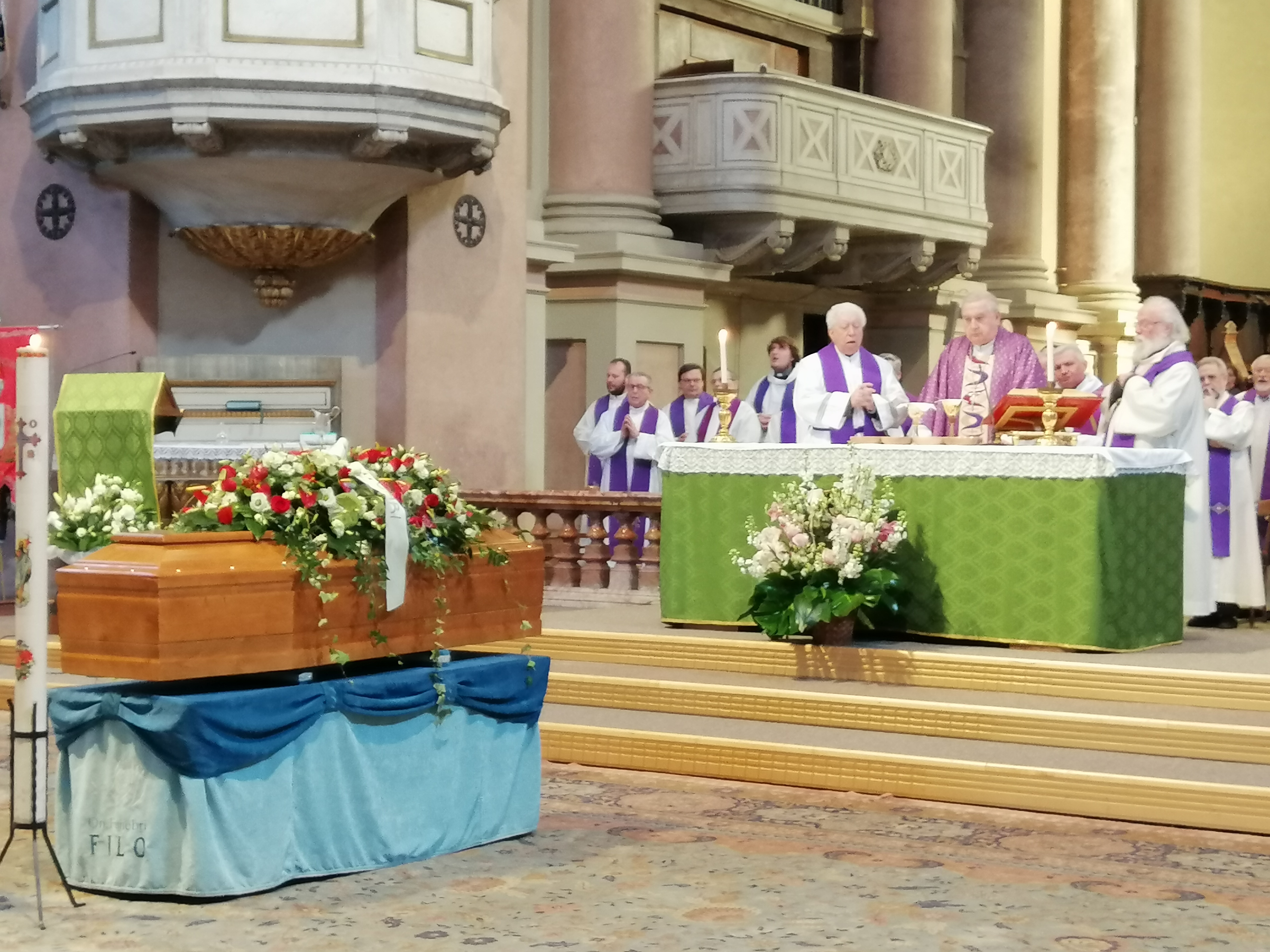 Basilica di S. Gaudenzio gremita per l’ultimo saluto a Dorino Tuniz