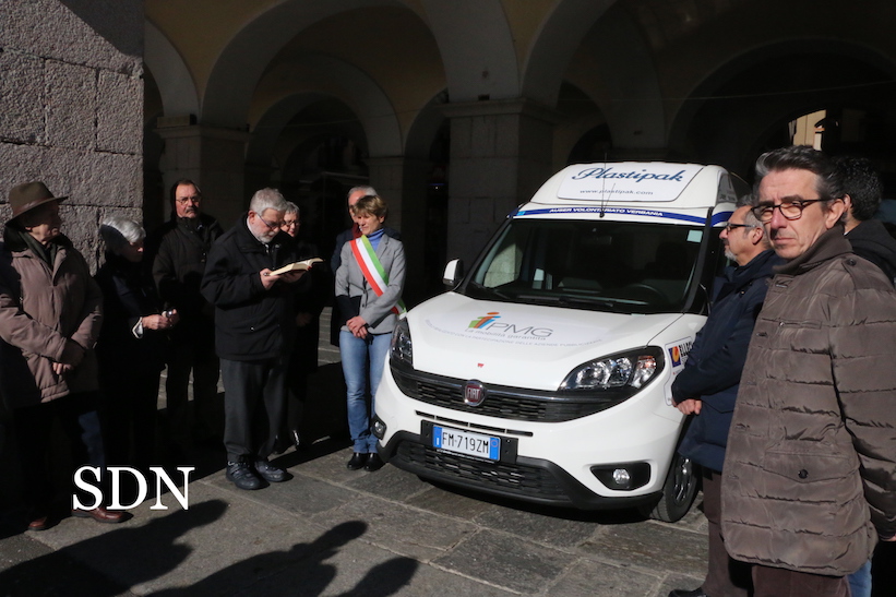 Verbania, consegnato il nuovo mezzo all’Auser