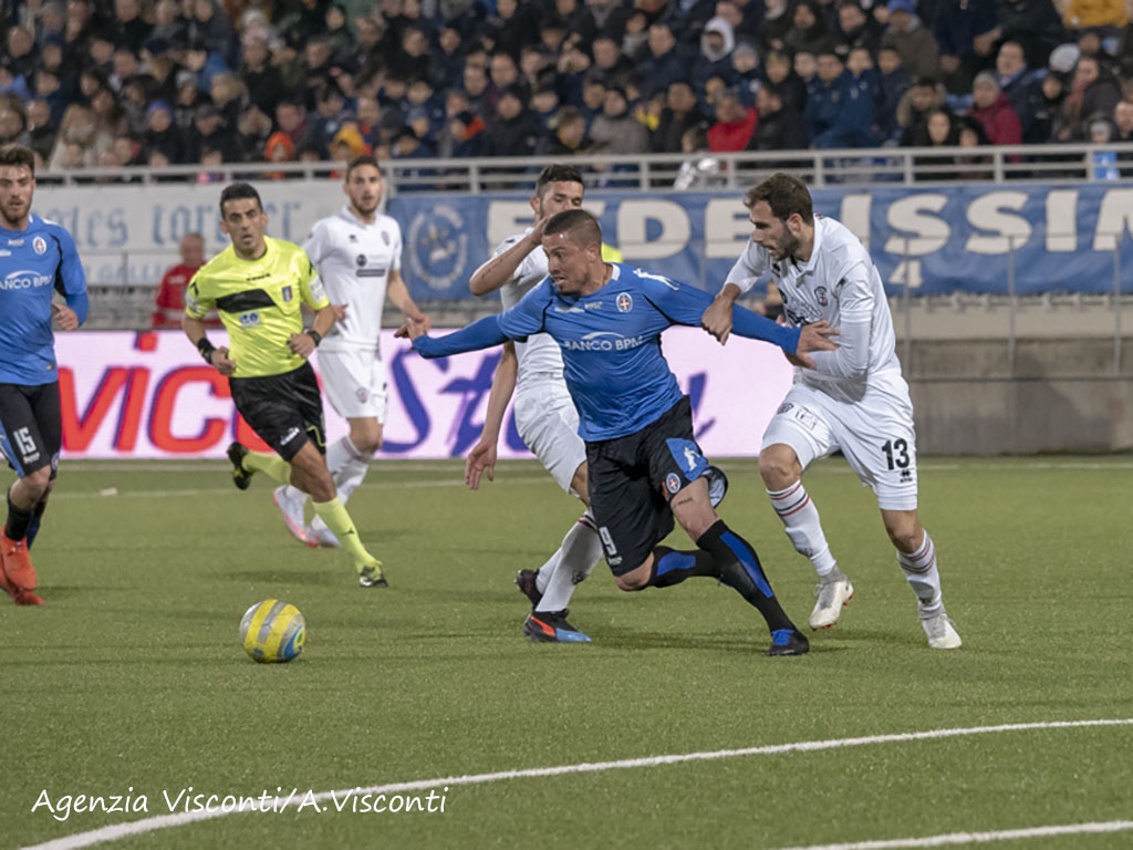 Il Novara calcio vince il derby con la Pro Vercelli 2 a 1: decide Cacia all’ultimo respiro