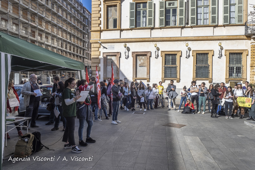 Manifestazione dei ragazzi a Novara per FridaysForFuture