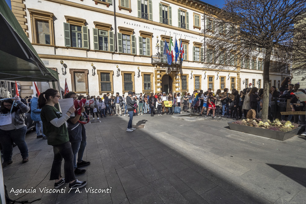 Manifestazione dei ragazzi a Novara per FridaysForFuture