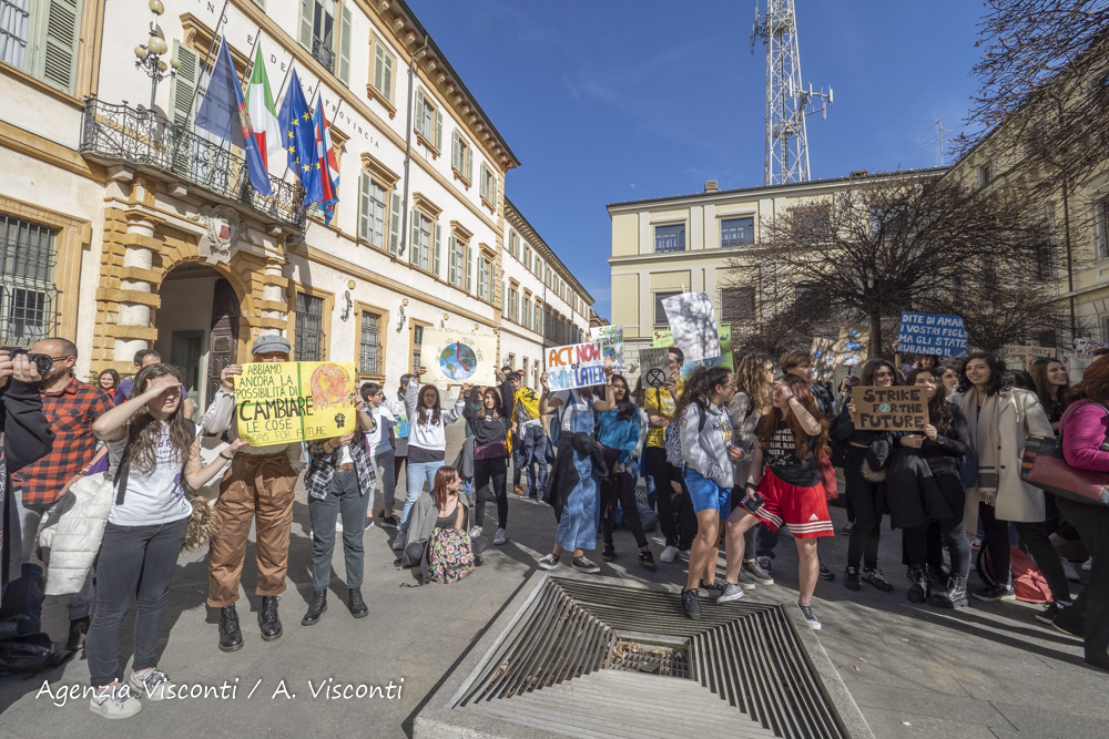 Manifestazione dei ragazzi a Novara per FridaysForFuture