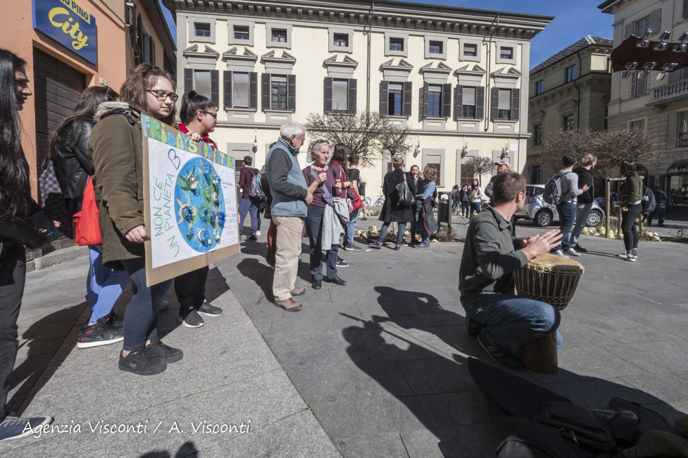 Manifestazione dei ragazzi a Novara per FridaysForFuture