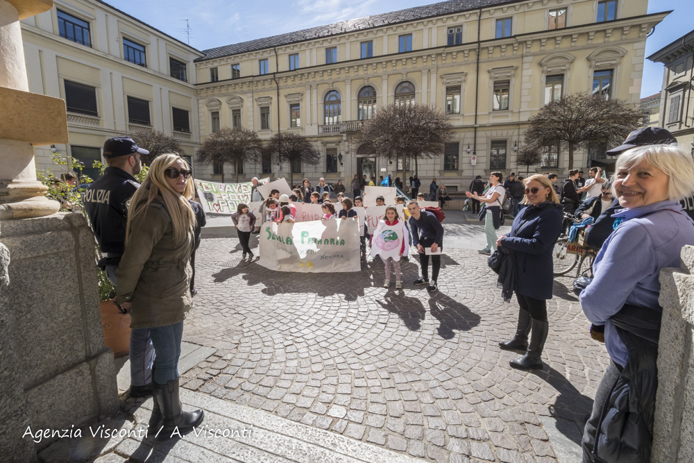 Manifestazione dei ragazzi a Novara per FridaysForFuture