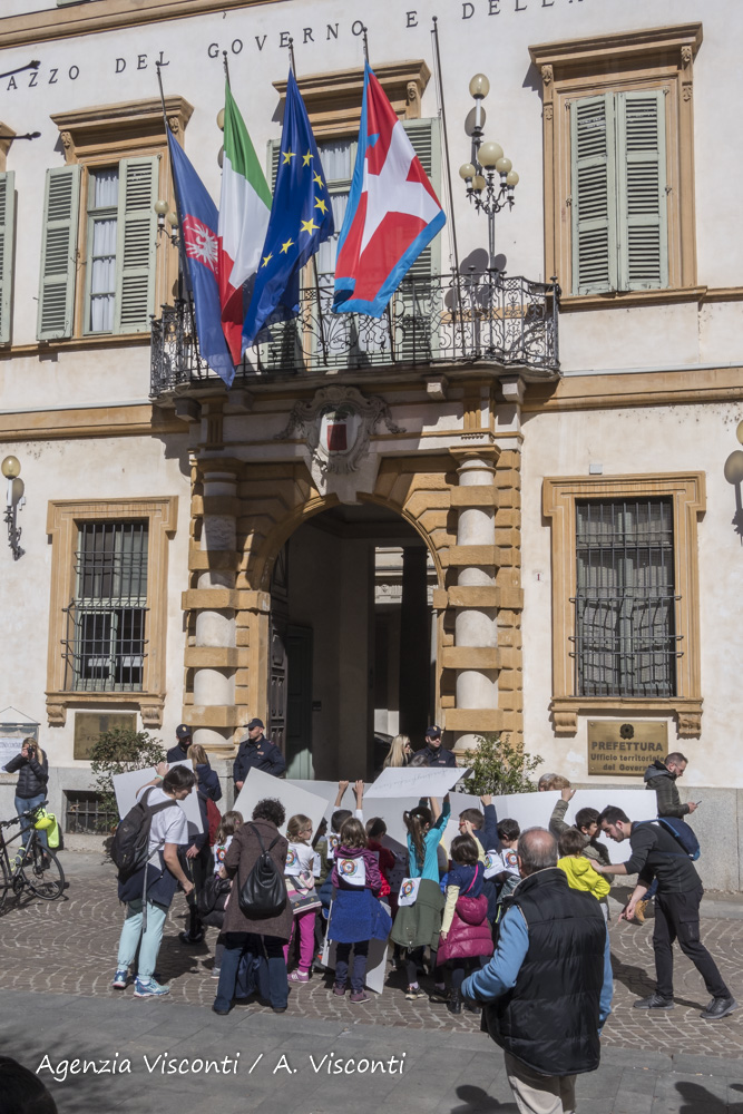 Manifestazione dei ragazzi a Novara per FridaysForFuture