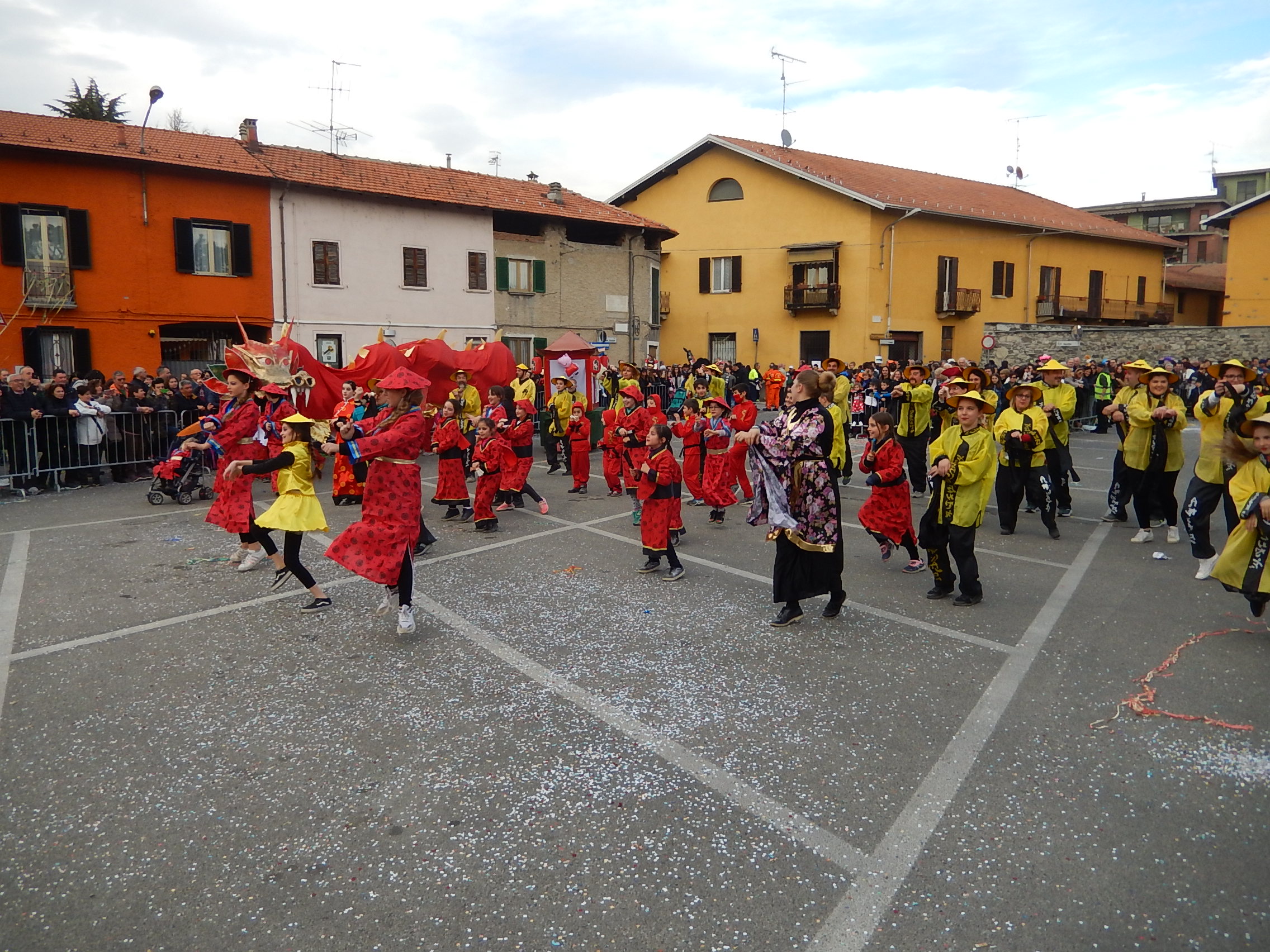 Gozzano, trionfo dei cartapestai al 54° Carnevale