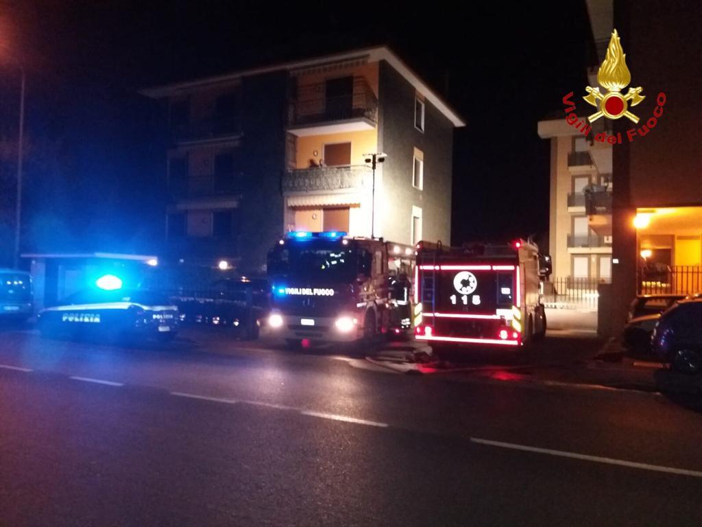 Novara: fiamme da due furgoni e un’auto in corso Risorgimento