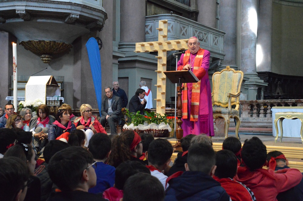 In San Gaudenzio, festa diocesana dei Cresimandi con il vescovo Franco Giulio