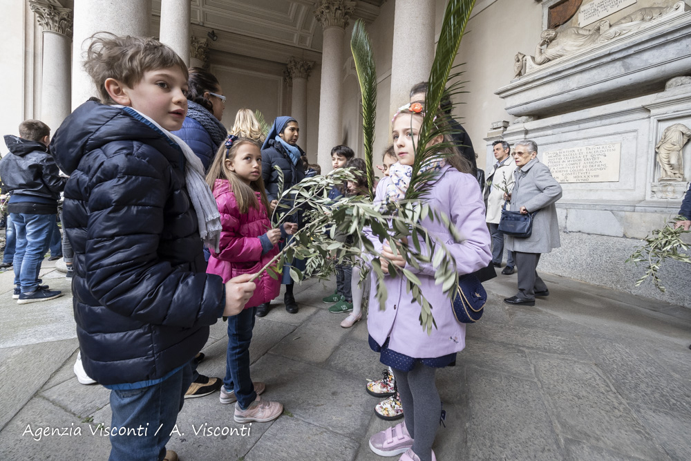 La Domenica delle Palme in Duomo a Novara con il Vescovo Franco Giulio Brambilla