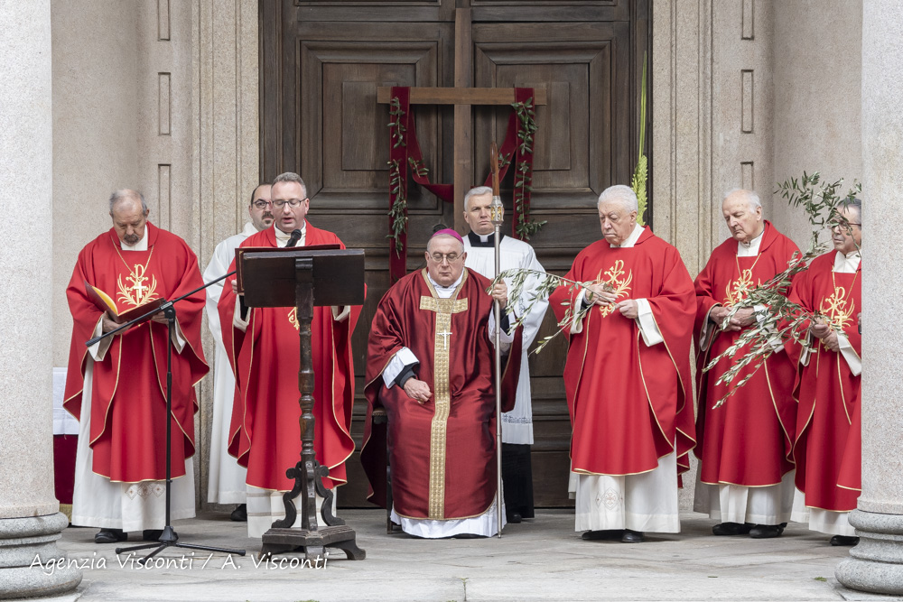 La Domenica delle Palme in Duomo a Novara con il Vescovo Franco Giulio Brambilla