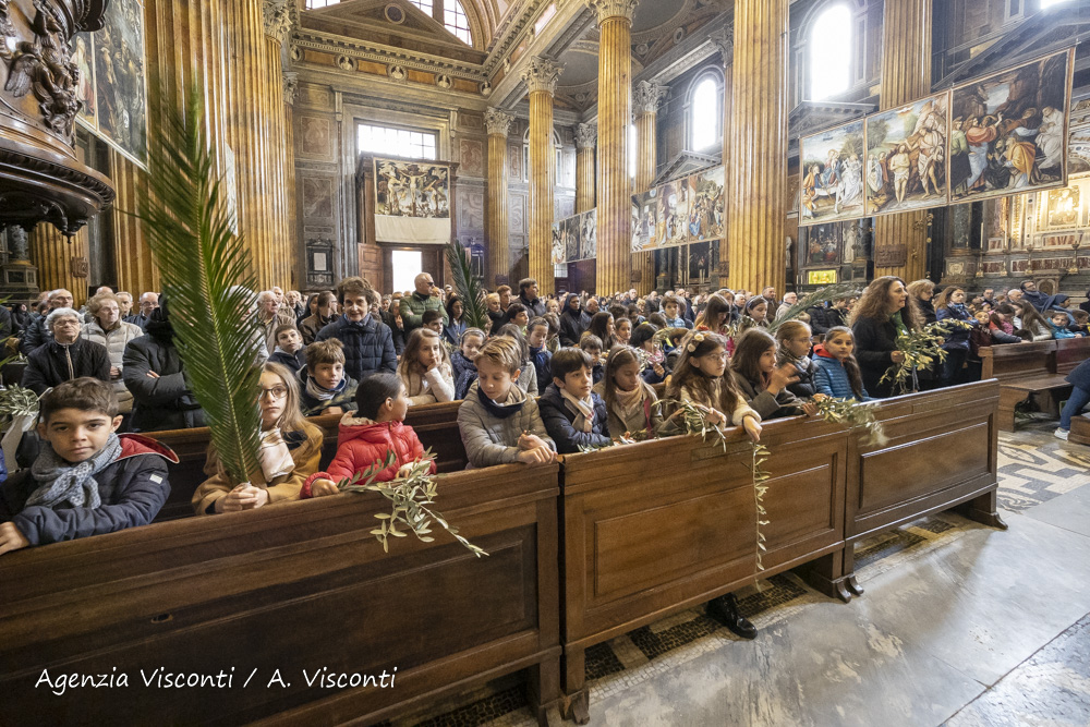 La Domenica delle Palme in Duomo a Novara con il Vescovo Franco Giulio Brambilla