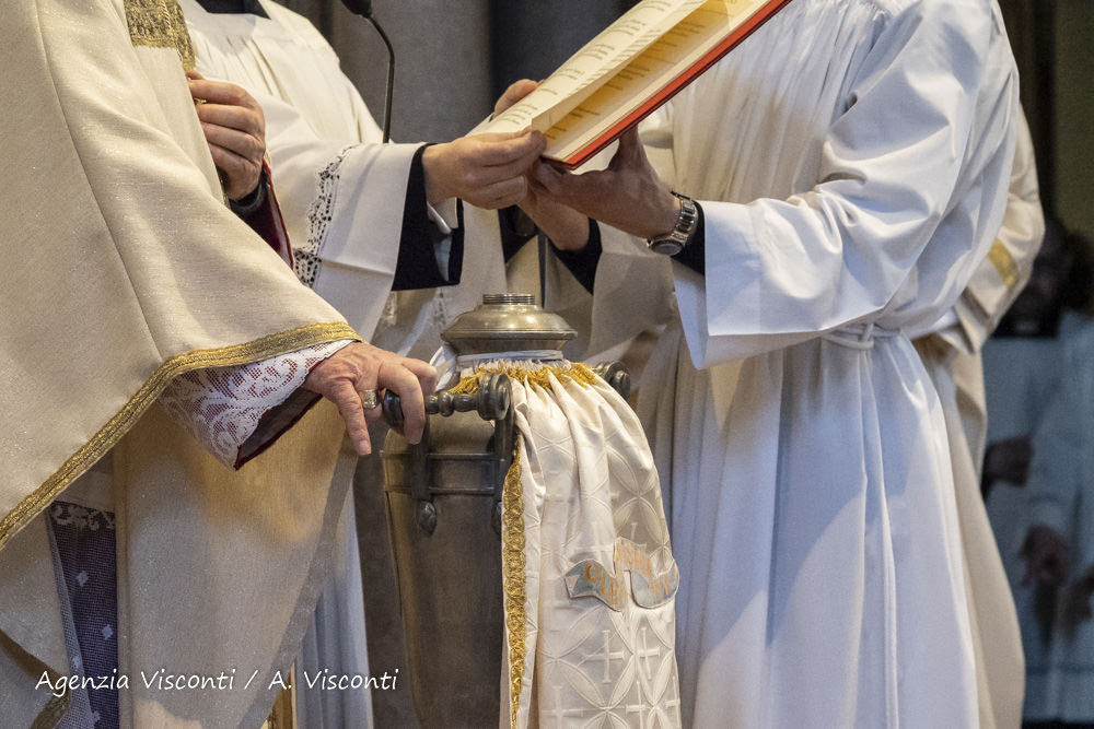 Mons Brambilla alla Messa Crismale: «Vita spirituale per restare preti credenti, umili, solari»