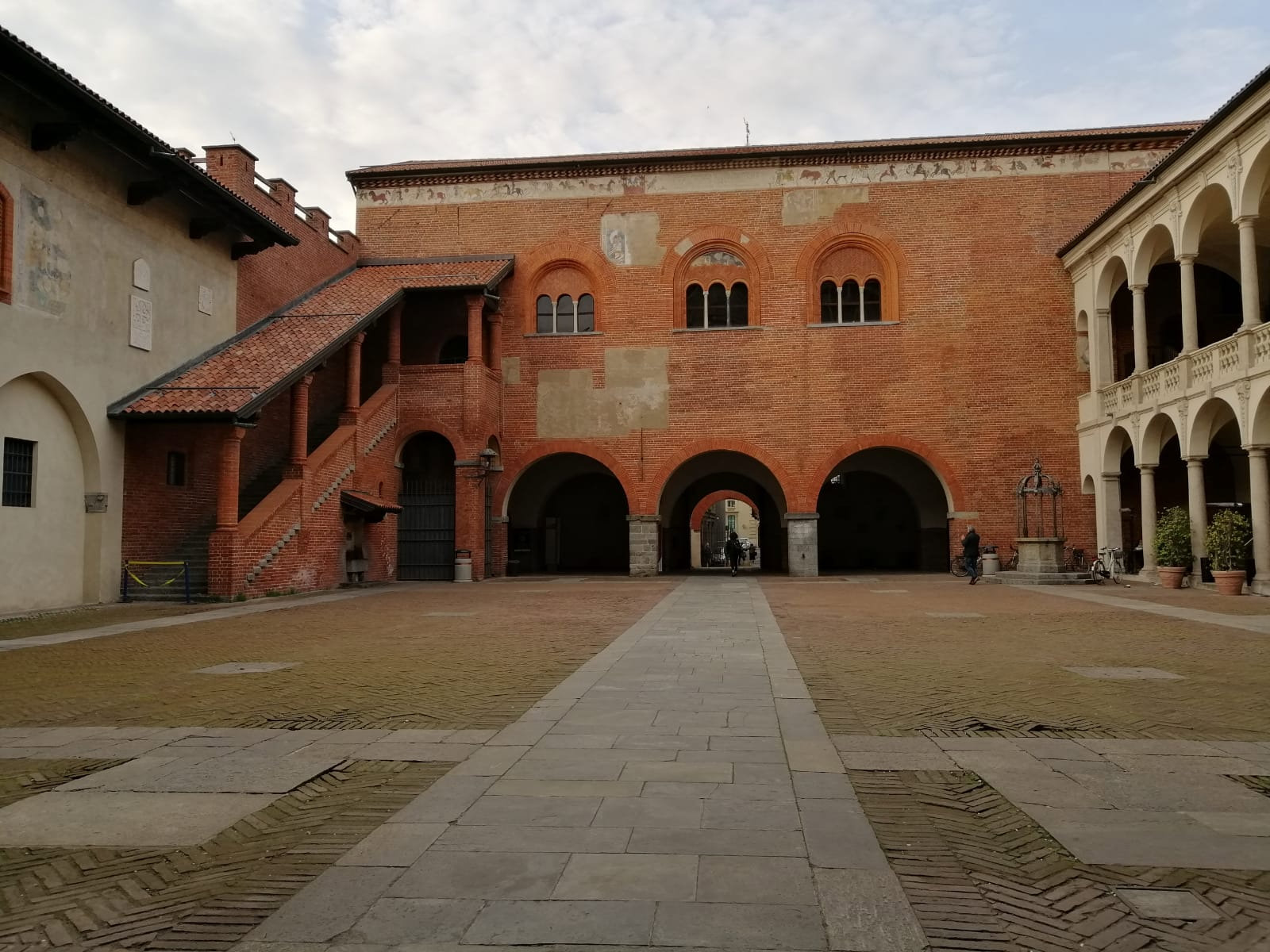 Le opere di Michele Viana in mostra al Broletto