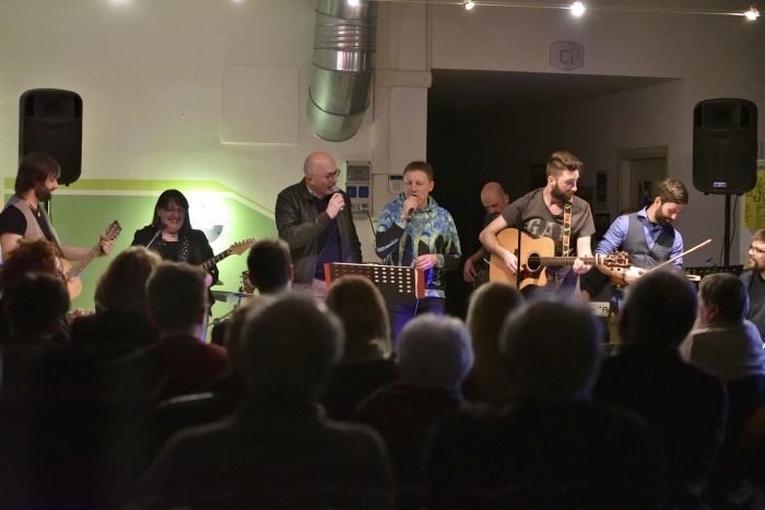 Cureggio Musica. Nella serata degli U.A.C. e dei TwinPeas coinvolto anche il sindaco.