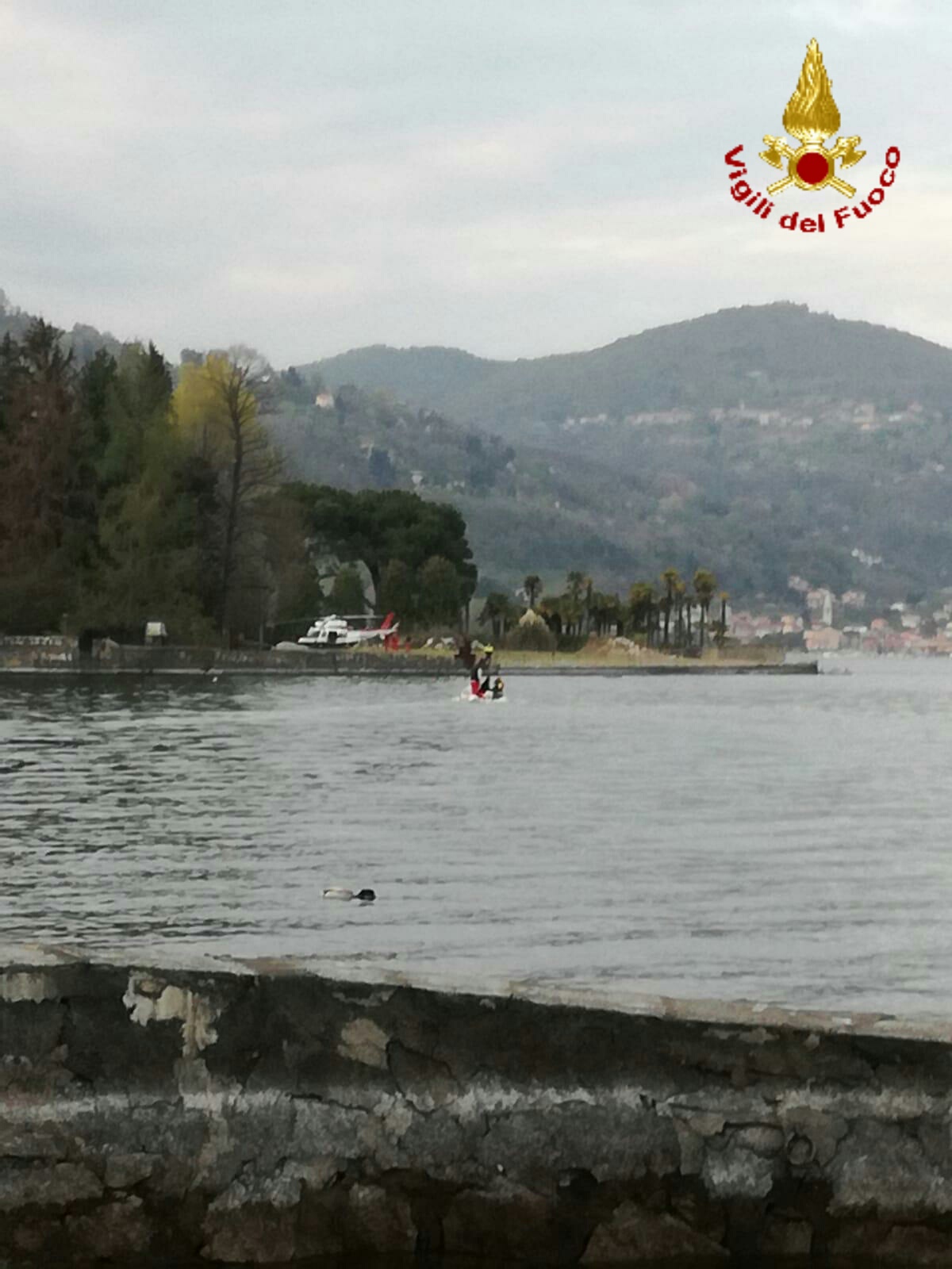 Surfista disperso nel lago Maggiore: ritrovato senza vita poco dopo le 20