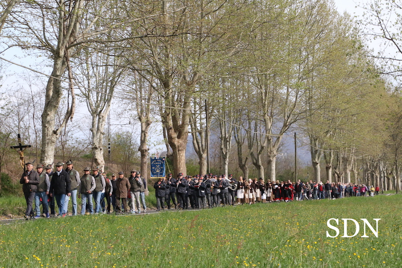 Ornavasso, un fiume di persone per le “Rogazioni oggi” (fotogallery)