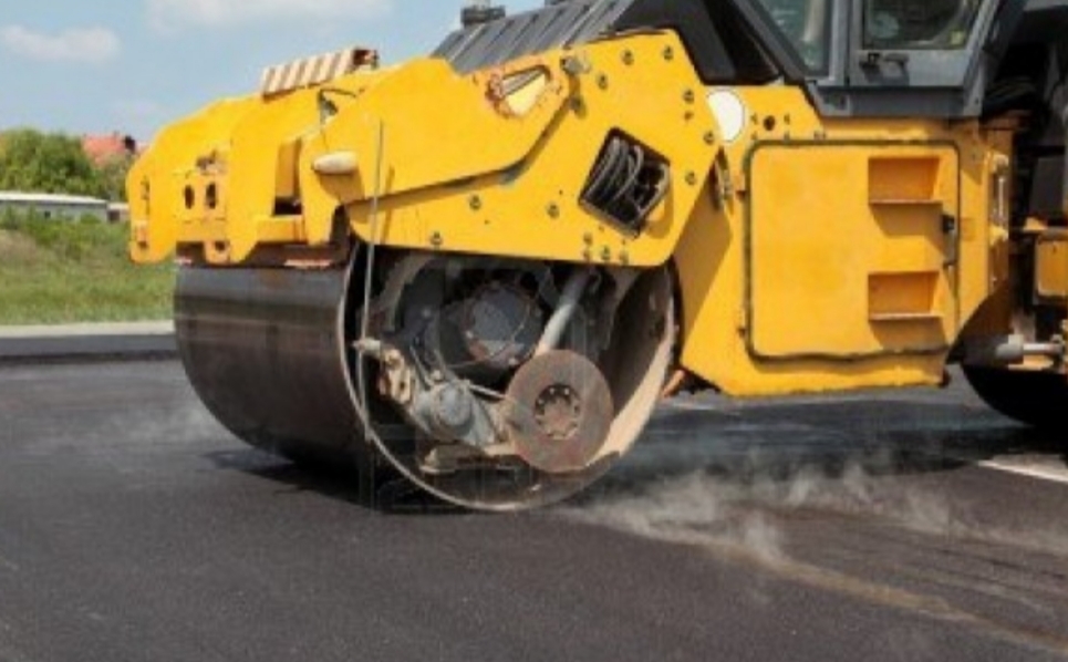 Lavori di asfaltatura per 900mila euro sulle strade del Novarese, approvati dalla Provincia