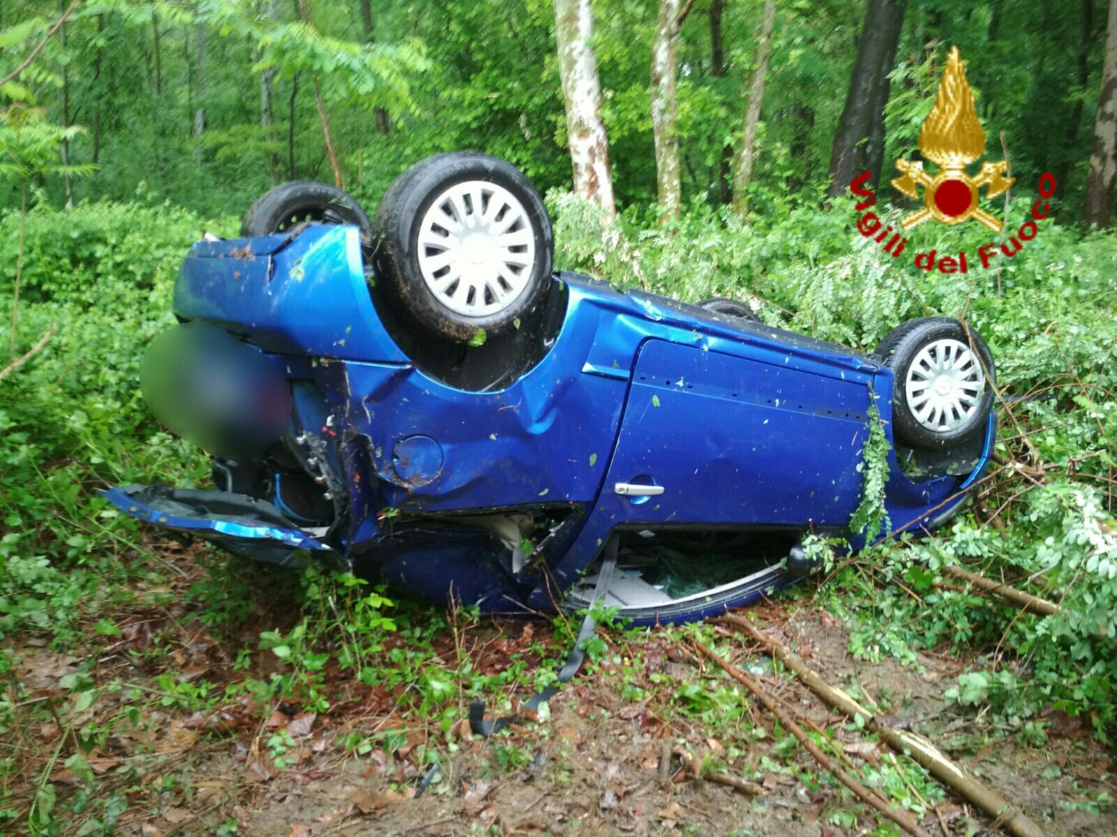 Incidente a Cureggio: auto esce di strada, una giovane ferita