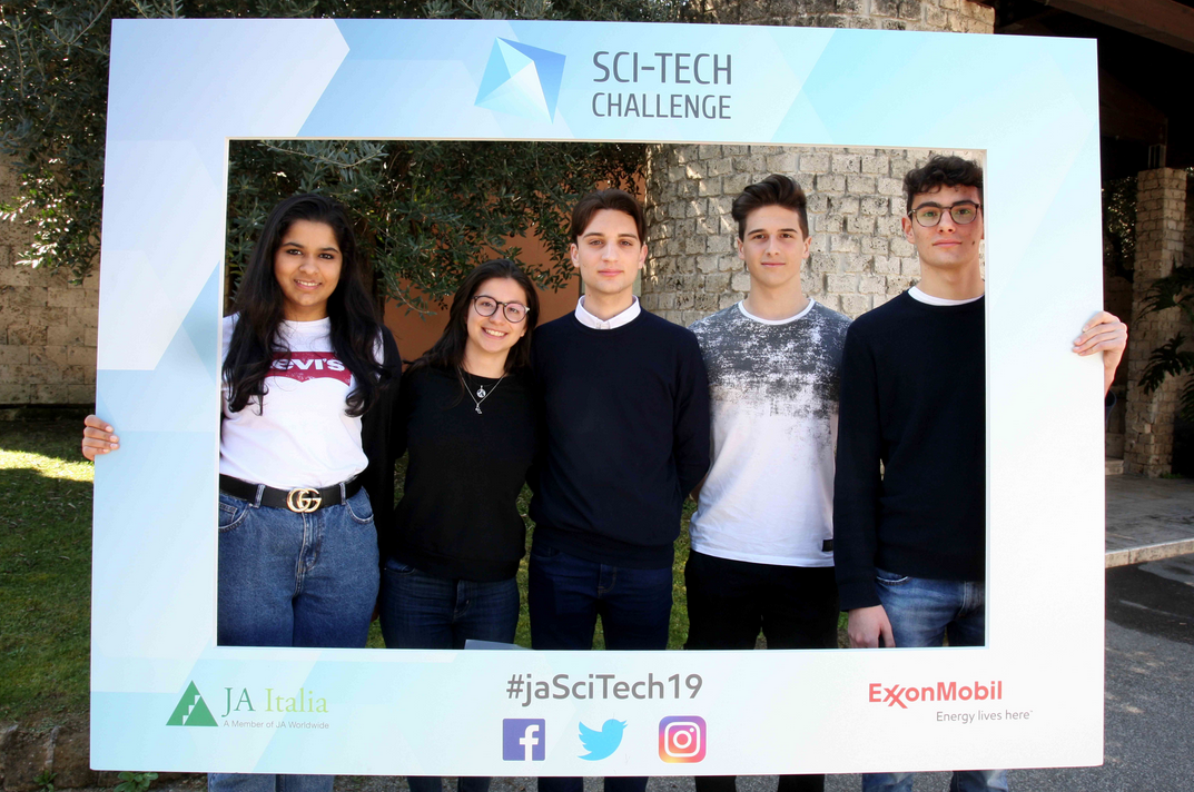 I ragazzi del Liceo Antonelli protagonisti nella finale dello Sci-Tech Challenge