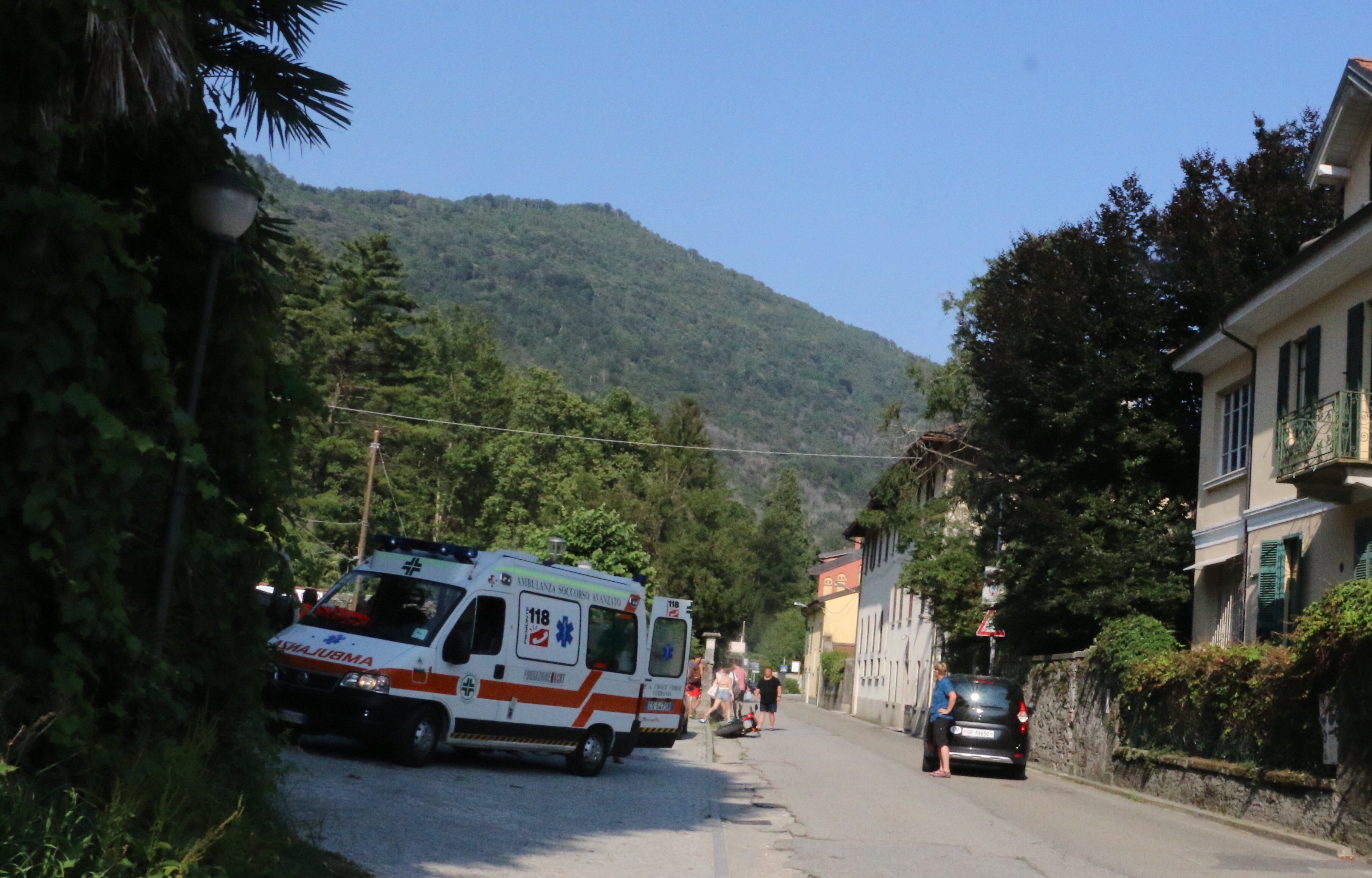 Mergozzo, incidente tra auto e moto in via Pallanza