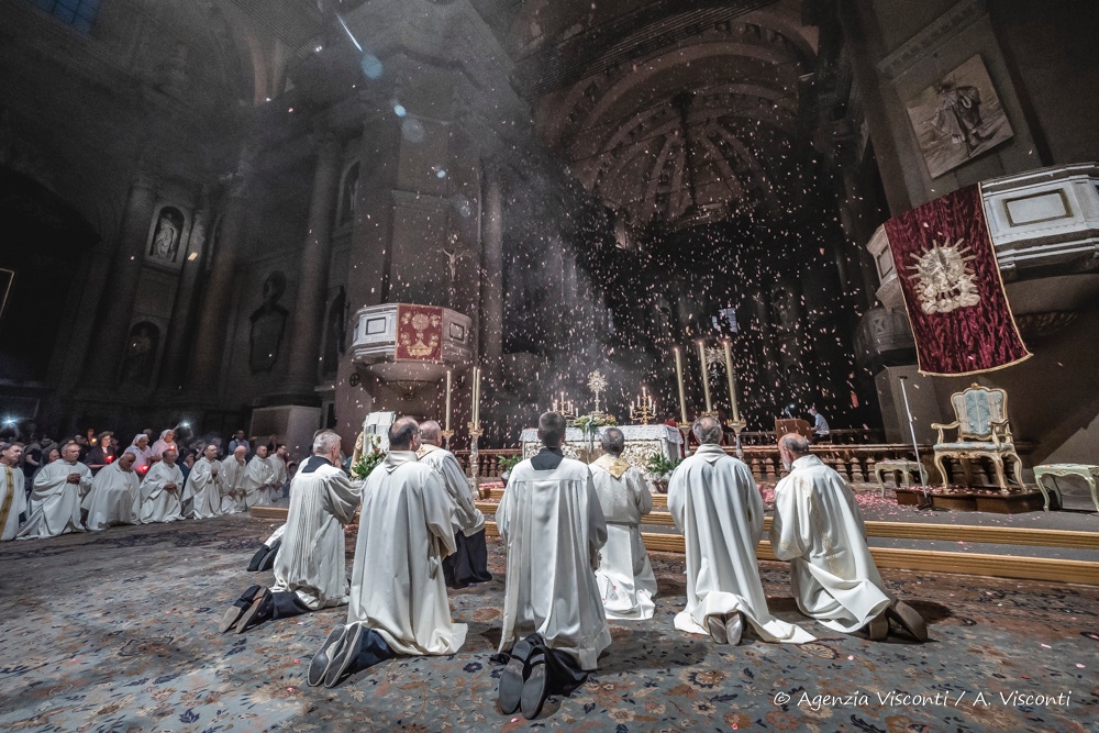 Novara, processione e adorazione per il Corpus Domini cittadino