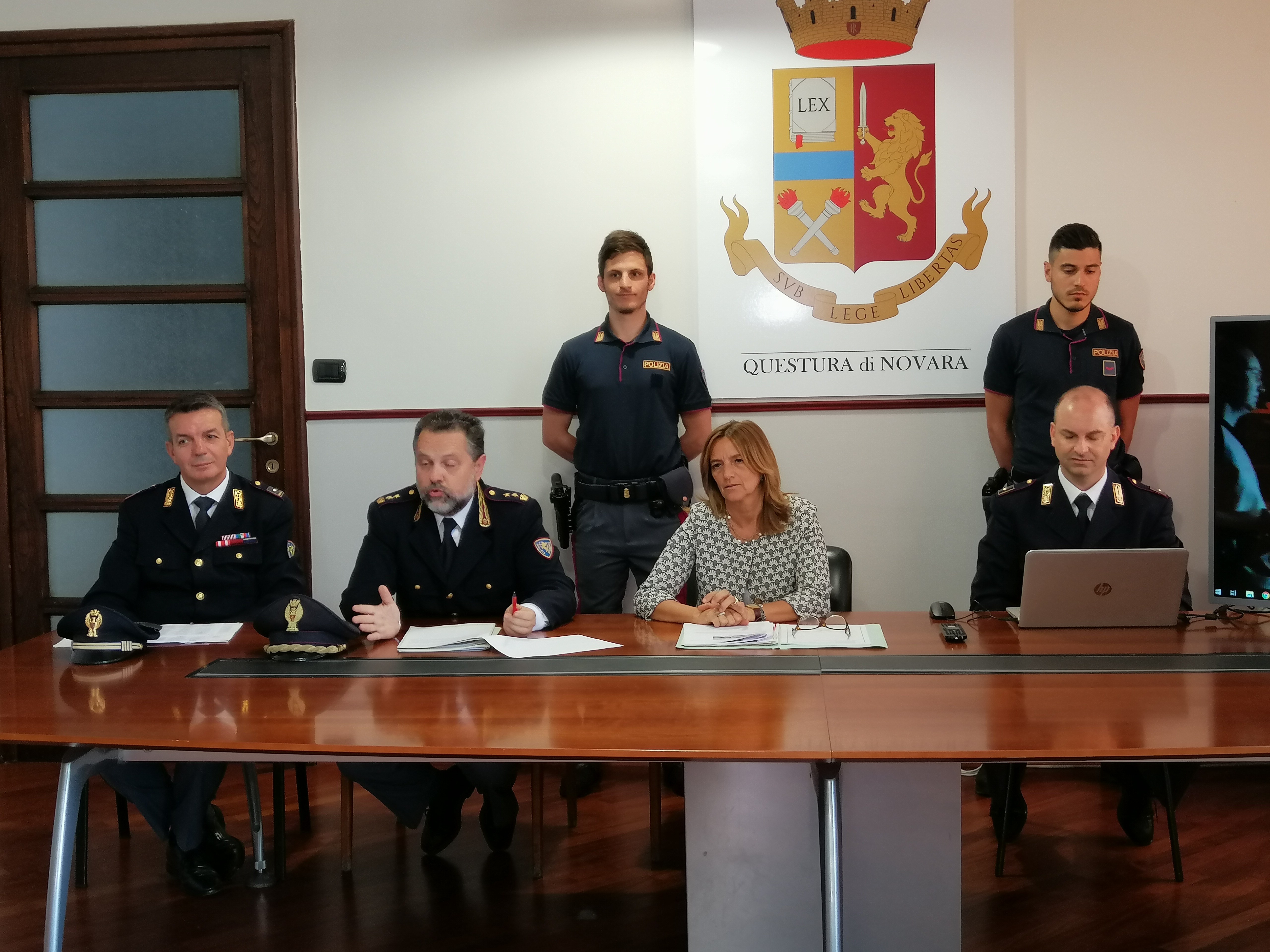 Prendevano di mira camionisti in sosta notturna e li derubavano del carico: banda sgominata dalla Polizia di Novara