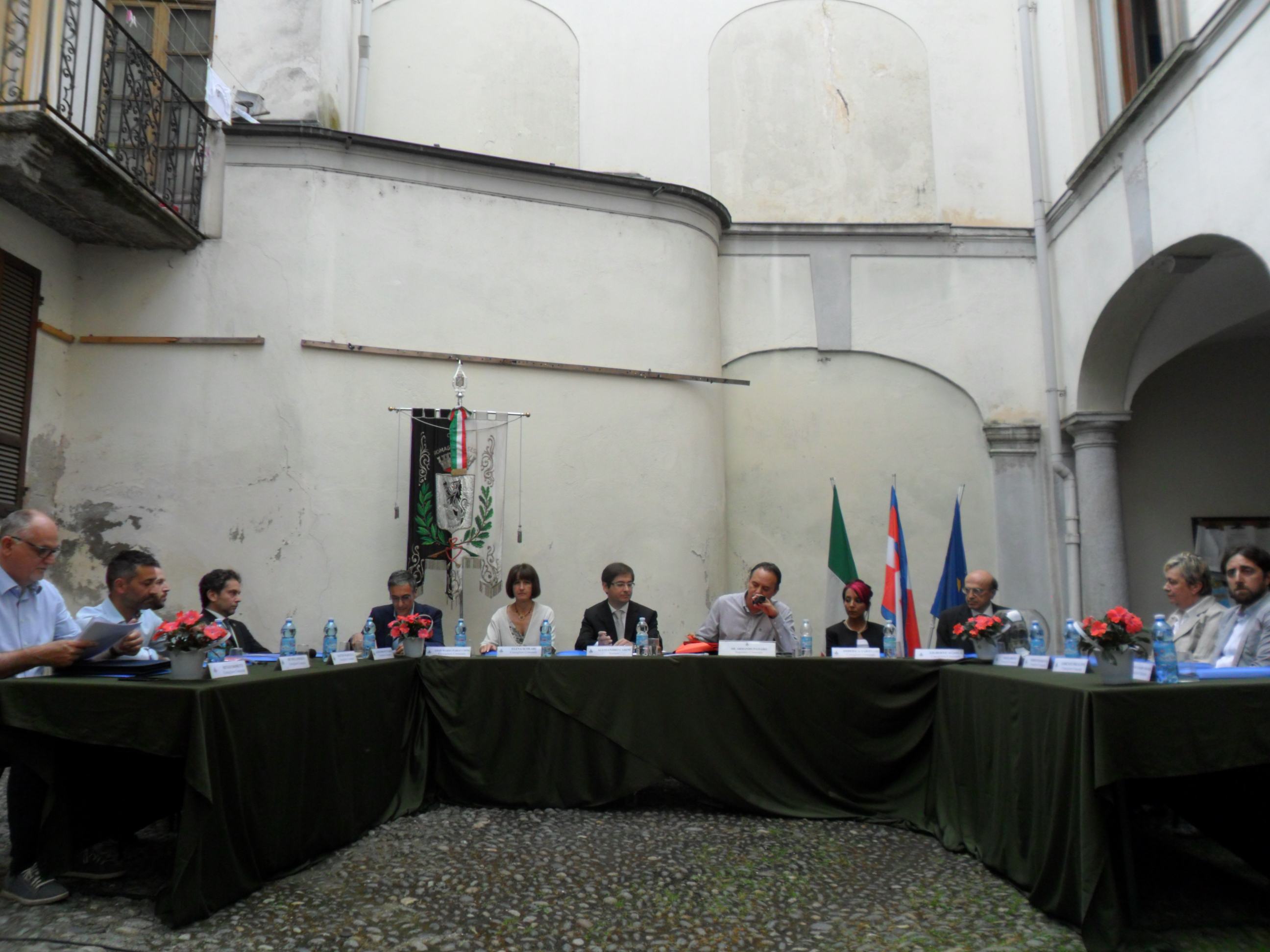 Romagnano, alunni di quinta elementare in aula al parco per l’ultimo giorno di scuola