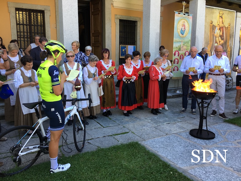 Dal Ghisallo al Boden, la fiaccolata dei ciclisti (fotogallery)