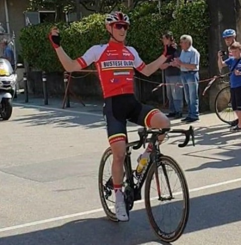 Ciclismo Manuel Oioli ha vinto la Novara – Orta a tempo di record